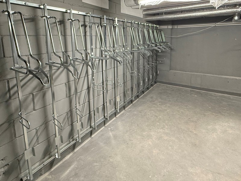 Wieszak na rowery LIFT-2 PREMIUM (2 stanowiska) na profilu nośnym